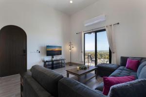 Cozy 2 BR at Mavila Gym & Resort Access