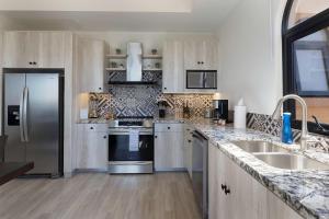 Cozy 2 BR at Mavila Gym & Resort Access