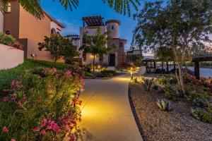 Beautiful Condo at Mavila Gym Pool & More