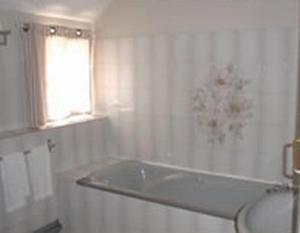 Hotels LOGIS - Auberge Du Colombier : Chambre Double