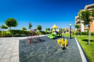 Premier Fort Beach Apartment with Pool & Sea View