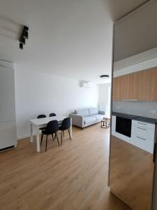 Brand-New 1BD Apartment in Prime Location of Wroclaw