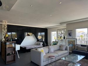 Artsy Open Space for Family only