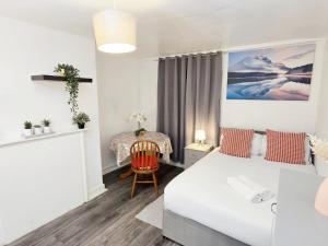 City Centre Apartment With Tennis Table