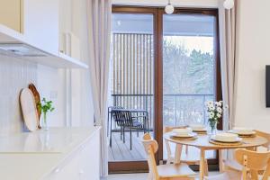 Yoga Zen, apartament z tarasem i widokiem na park