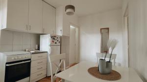 Cozy & Bright Garden Flat