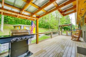 2 Mi to the Island in Pigeon Forge Serene Escape