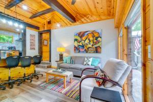 2 Mi to the Island in Pigeon Forge Serene Escape