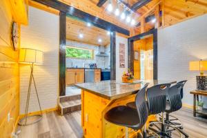 2 Mi to the Island in Pigeon Forge Serene Escape