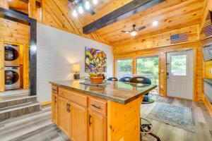 2 Mi to the Island in Pigeon Forge Serene Escape