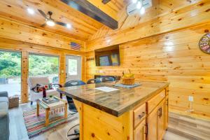 2 Mi to the Island in Pigeon Forge Serene Escape