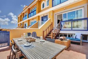 Casa Bita El Cotillo Playa home with swimming pool