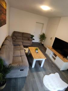 Large Central Apartment - MODERN & Fully Equipped - near fair