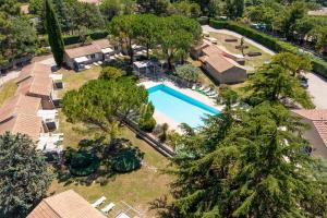 Stone mas in residence with pool