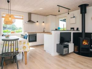 6 person holiday home in Juelsminde