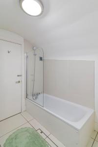 Central London 2 Bed Apartment near Victoria & Belgravia Near Shops & Restaurants