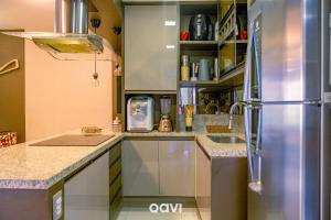 In Mare Bali Flat Bahamas by Qavi