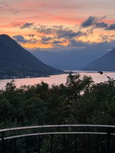 Sea and Mountain View - Cozy Pool Flat - Sleeps 6