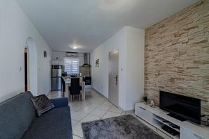 Seaside family friendly house with a swimming pool Vela Luka, Korcula - 12289