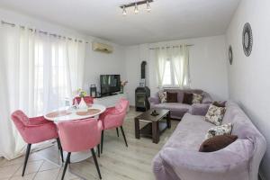 One-Bedroom Apartment with Terrace room in Apartments with a parking space Vodice - 13973