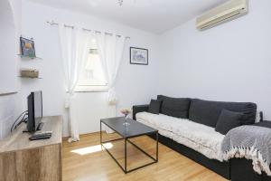 One-Bedroom Apartment with Terrace room in Apartments with a parking space Vodice - 13973