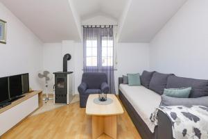 Apartments with parking space Vodice - 13973