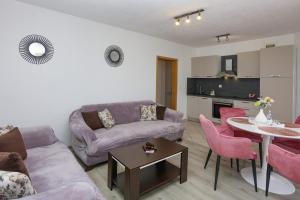 Apartments with parking space Vodice - 13973