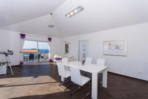 Apartments by the sea Tribunj, Vodice - 24102