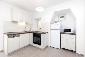 Apartments by the sea Veli Losinj, Losinj - 24542