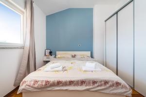 Apartments by the sea Biograd na Moru, Biograd - 24580