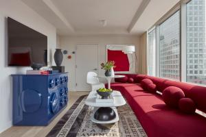 Suite with Balcony room in Mondrian Park Avenue