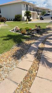 1st floor, Davis Lake View Condo, Minutes to Sanibel