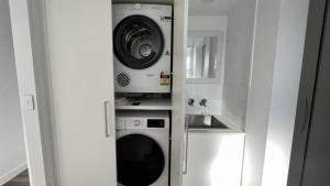 Moreton Sands Unit 1