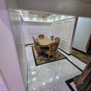 شقه فى ميامى بالاسكندريه مطله على البحر