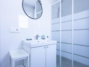 Apartamento céntrico en Riells con terraza a 100m de la playa - ES-325-3