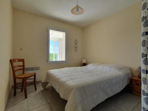 Maisons de vacances Maison calme proche plage avec jardin et veranda - FR-1-476-111 : photos des chambres