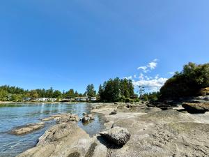 Beachside Townhouses at The Pacific Shores Strata Property