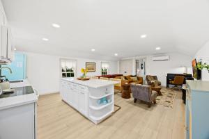 The Gatsby Carriage House Luxe Stay w Game Room