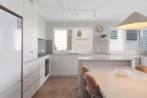 Caprina at Happy Valley - Beachfront Escape