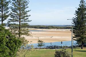 Caprina at Happy Valley - Beachfront Escape