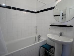 Appartements Appartement fonctionnel intra-muros avec cour et garage securise - FR-1-835-1 : photos des chambres