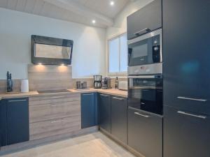 Maisons de vacances Maison moderne pour 6 avec Wi-Fi a La Flotte - FR-1-835-7 : photos des chambres