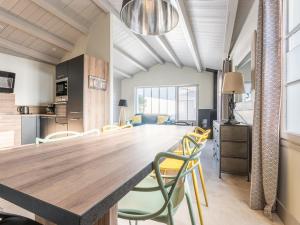 Maison moderne pour 6 avec Wi-Fi à La Flotte - FR-1-835-7