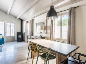 Maisons de vacances Maison moderne pour 6 avec Wi-Fi a La Flotte - FR-1-835-7 : photos des chambres