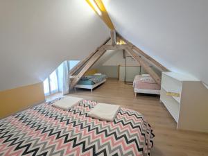 Séjour champêtre avec piscine partagée à Chabris - FR-1-591-739