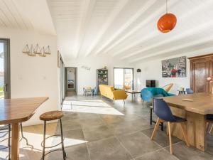 Maisons de vacances Maison spacieuse pour 8 pers. proche de la plage - FR-1-835-23 : photos des chambres