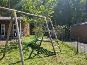 Chalets Mobil-home moderne dans la nature d-Auvergne - FR-1-814-134 : photos des chambres