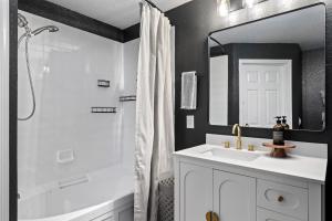 free water park-2 king suites-minutes to parks