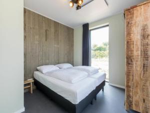 Holiday Home in Vrouwenpolder near Beach