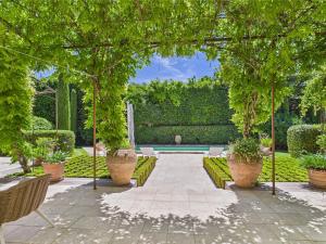 Superbe Maison Climatisée avec Piscine au Cœur de Maussane - Proche Commerces et Activités! - FR-1-599-83